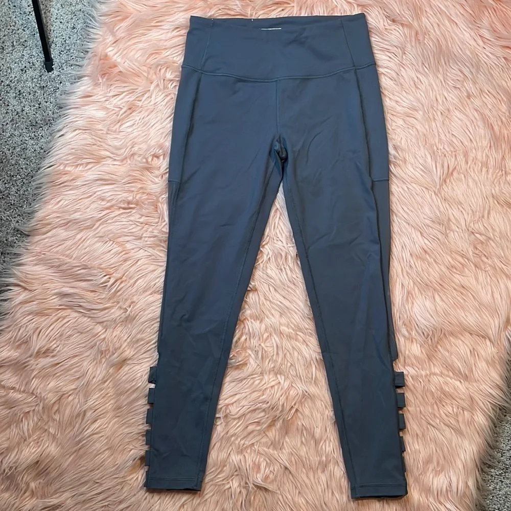 Victoria’s Secret‎ Sport Gray Leggings Size Medium